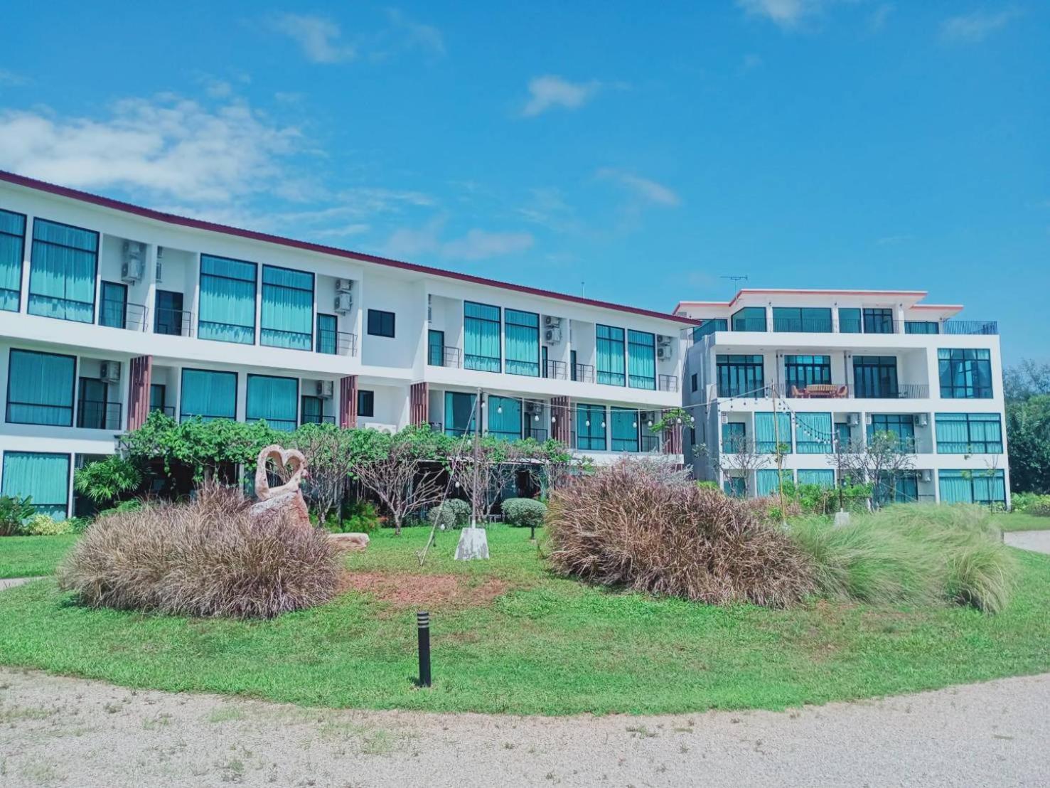 The Beach Resort & Residence - Sha Plus Pathiu Екстериор снимка
